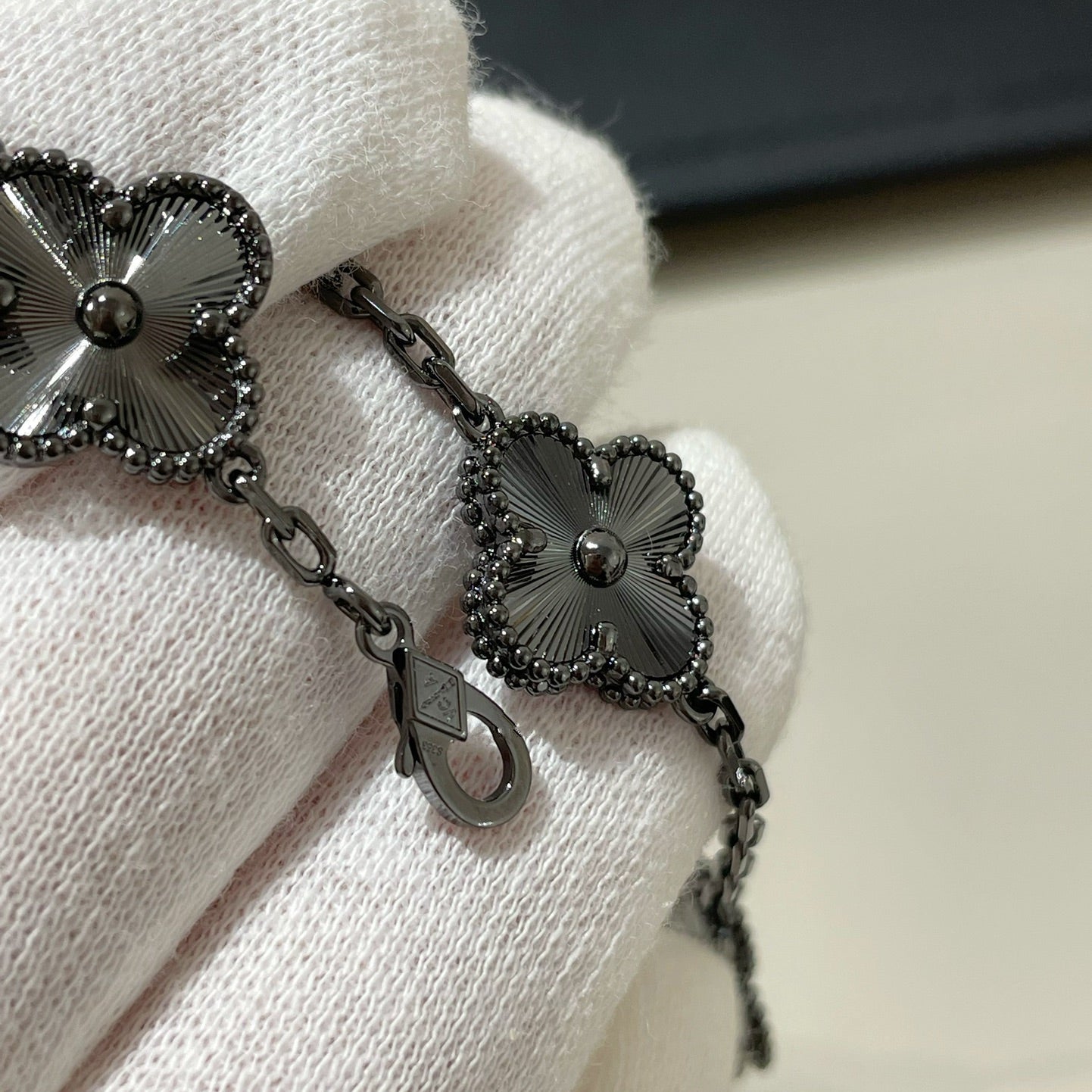 [Loco]New CLOVER 5 MOTIF BLACK BRACELET