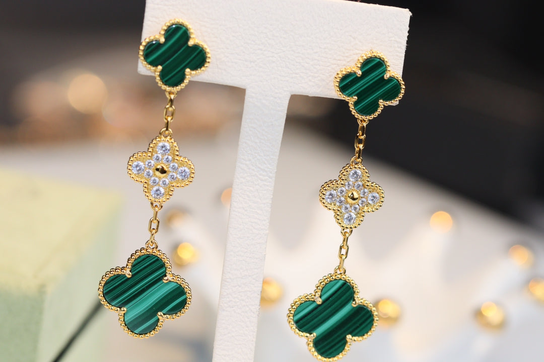 ¡®Loco¡¯CLOVER EARRINGS GOLD MALACHITE DIAMOND 3 MOTIF