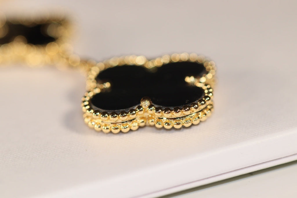 ¡®Loco¡¯CLOVER EARRINGS GOLD ONYX MOP 3 MOTIF