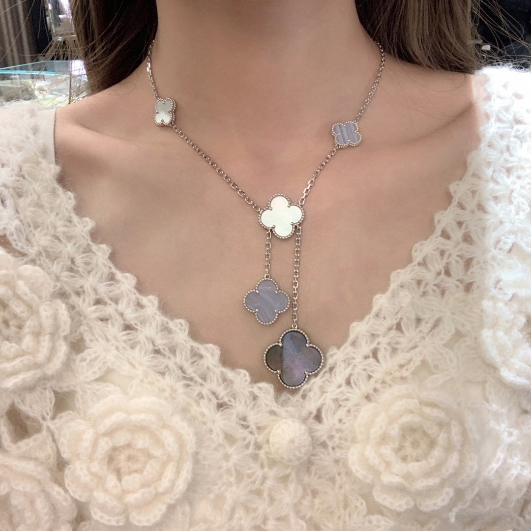 ¡®Loco¡¯CLOVER MOP CHALCEDONY NECKLACE SILVER 6 MOTIF