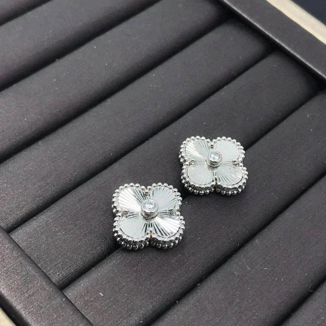 ¡®Loco¡¯CLOVER MINI 9.5MM LASER EARRINGS