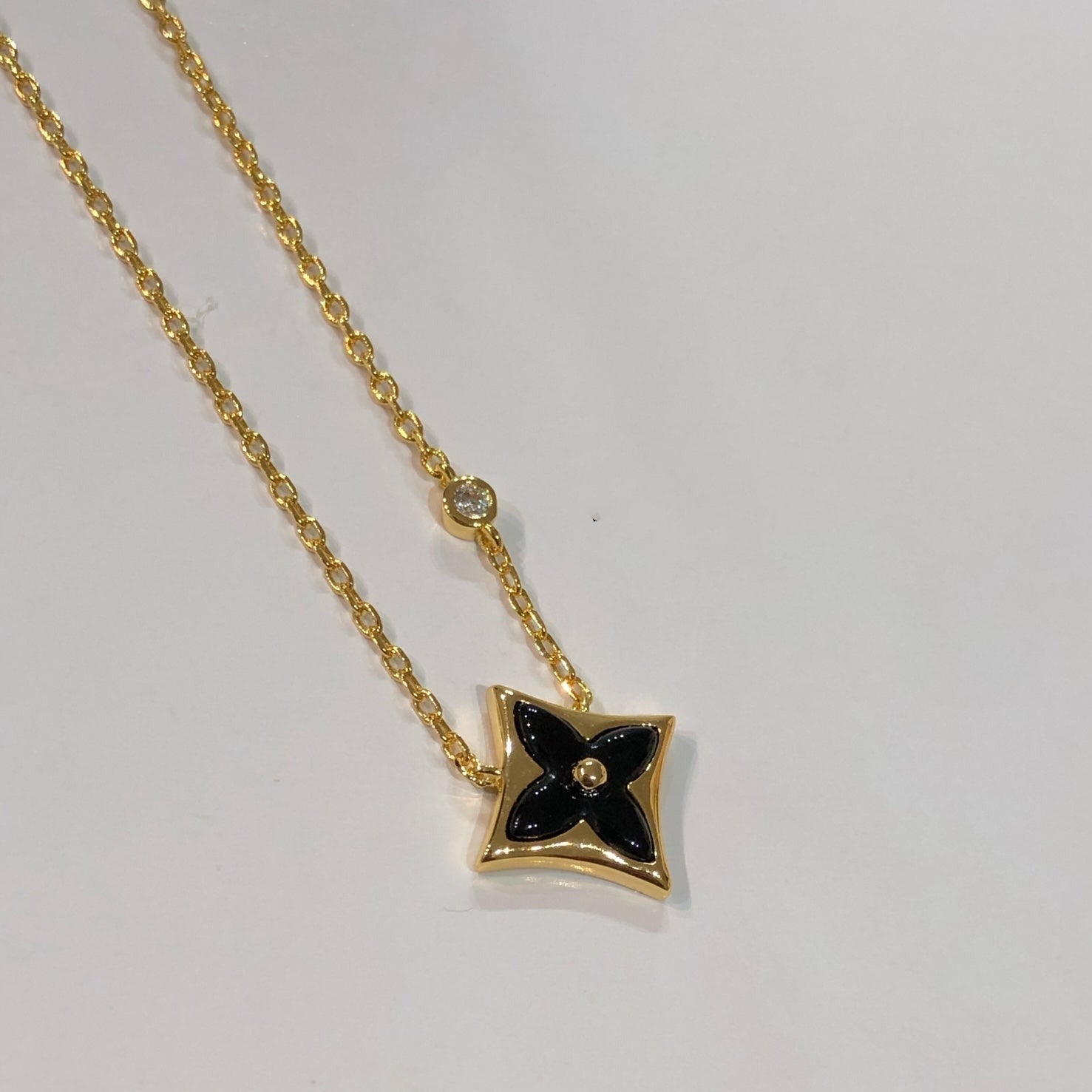 ¡®Loco¡¯STAR BLACK MOP NECKLACE
