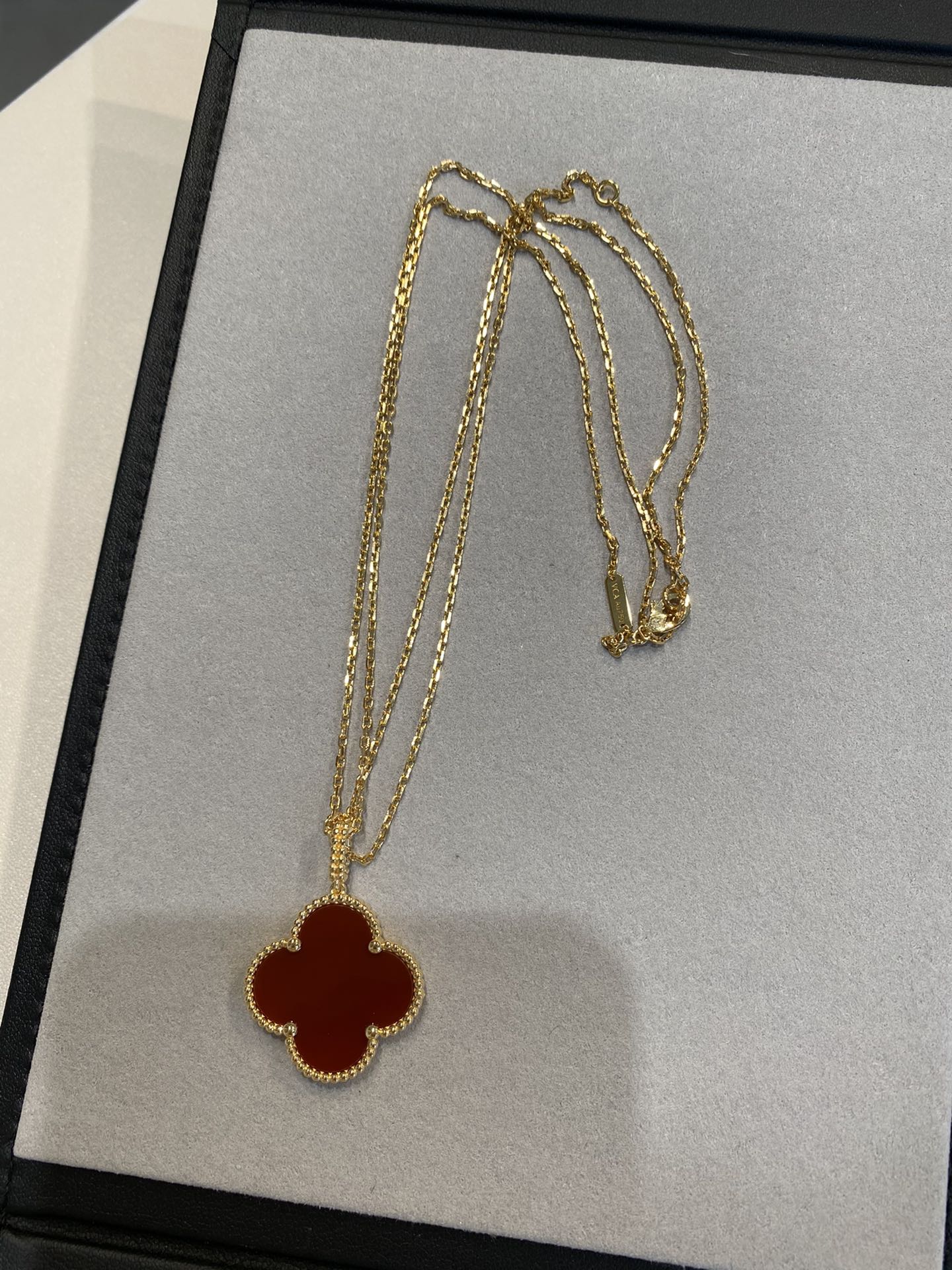 ¡®Loco¡¯CLOVER 25MM NECKLACE GOLD CARNELIAN