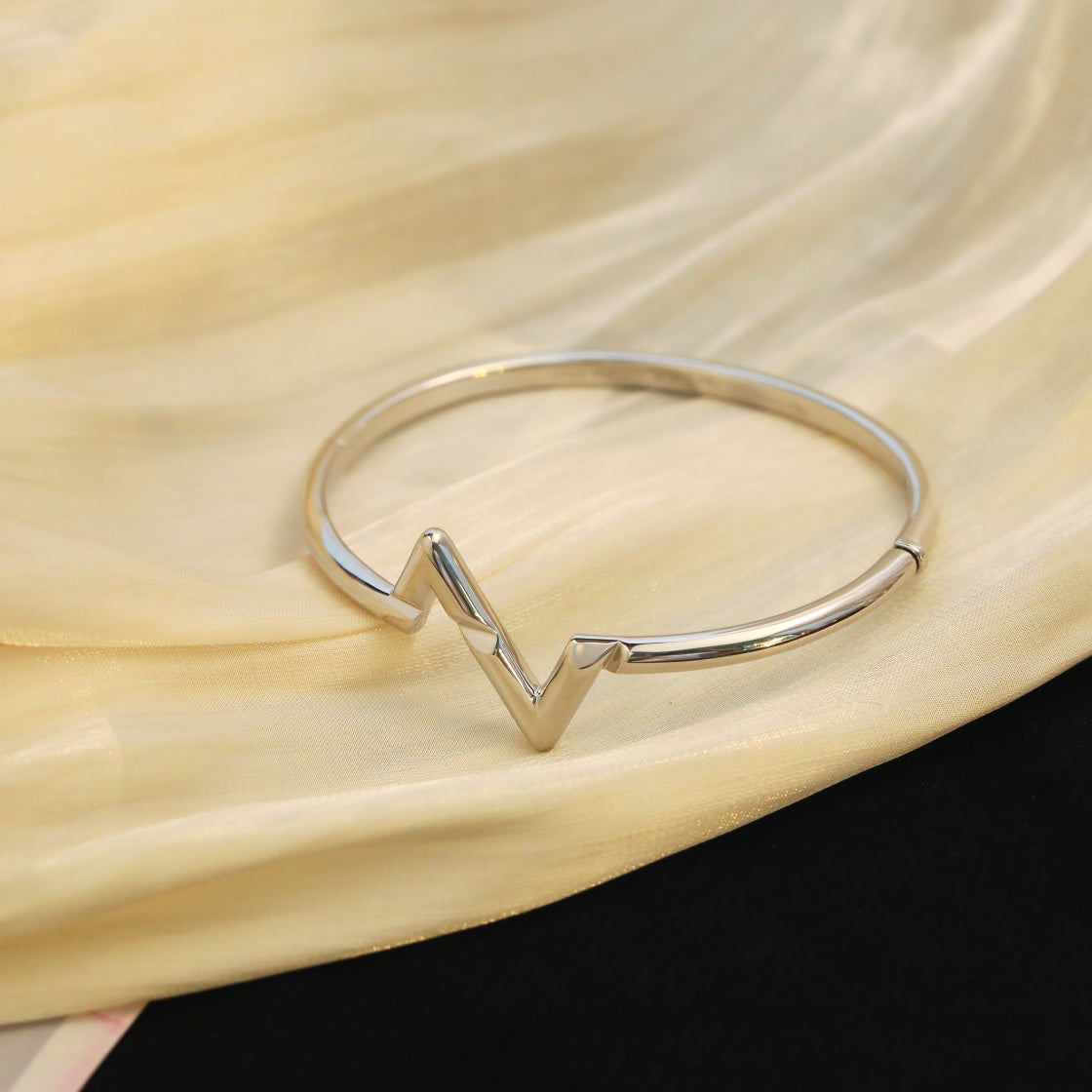 ¡®Loco¡¯VOLTE UPSITE DOWN BRACELET