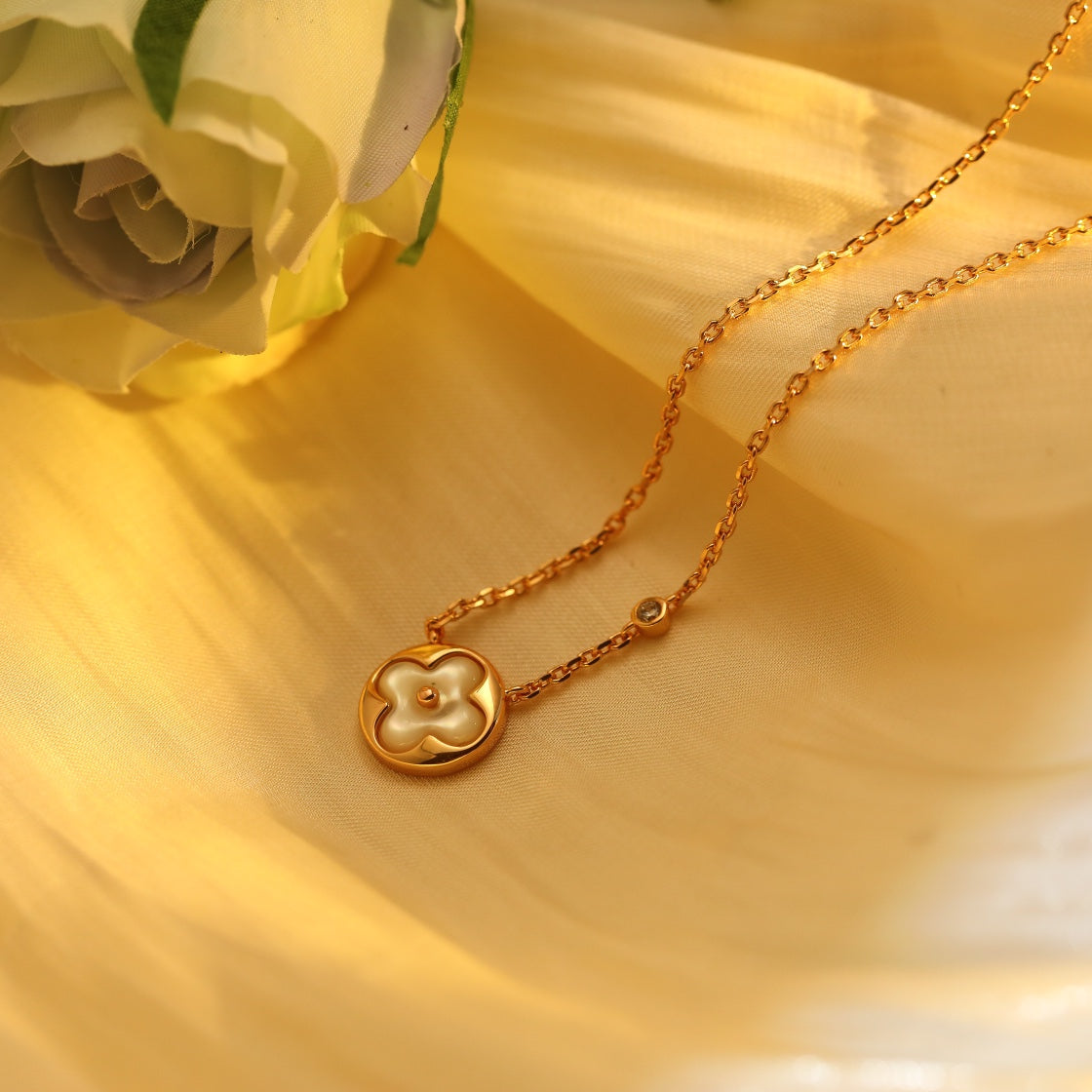 ¡®Loco¡¯SUN PEDANT PINK GOLD 1 DIAMOND NECKLACE