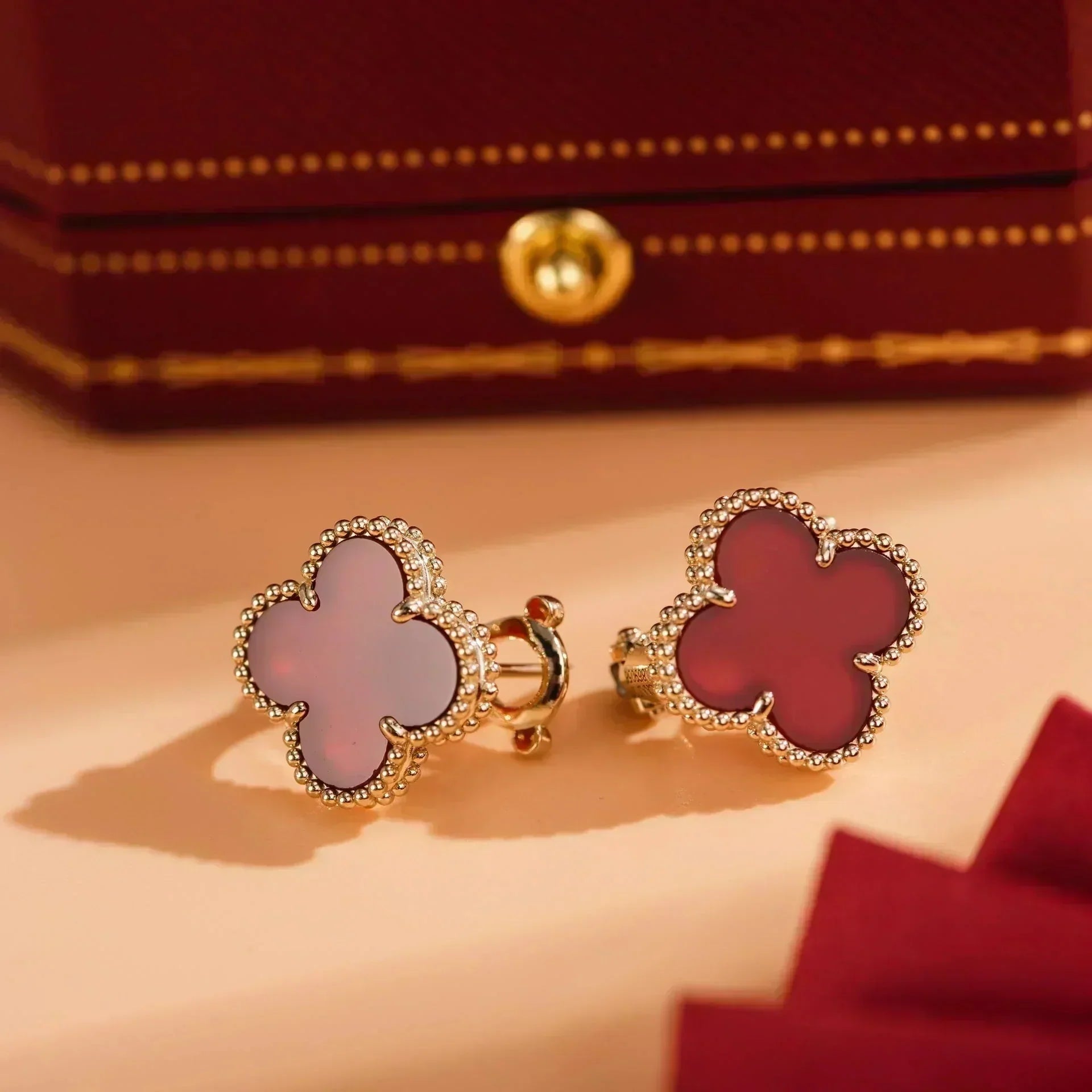 ¡®Loco¡¯CLOVER MEDIUM 1 MOTIFS CARNELIAN  EARRINGS