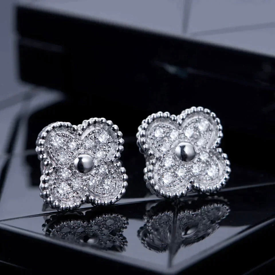 ¡®Loco¡¯CLOVER 1 MOTIFS DIAMOND STUD EARRINGS SILVER