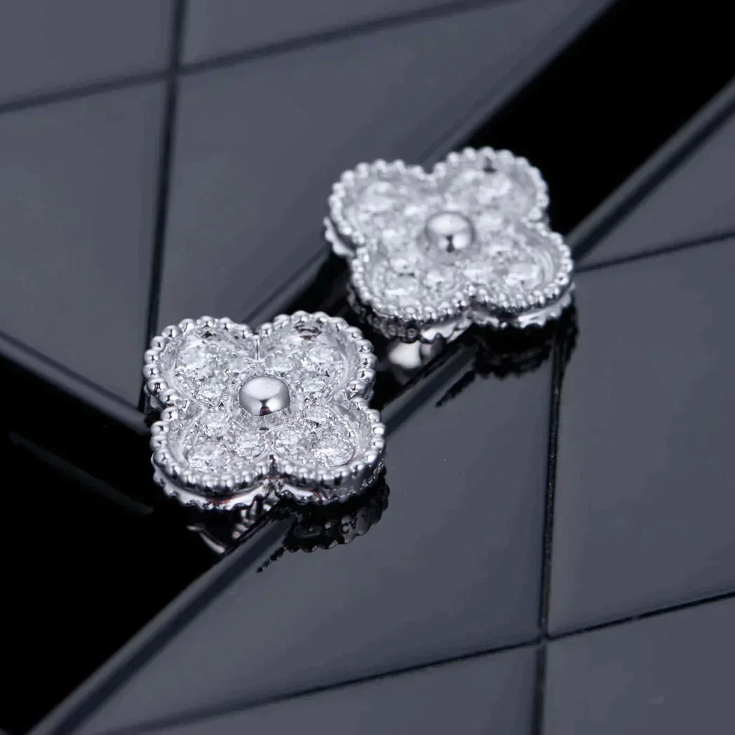 ¡®Loco¡¯CLOVER 1 MOTIFS DIAMOND STUD EARRINGS SILVER