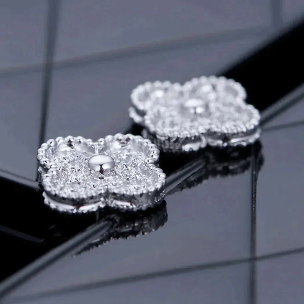 ¡®Loco¡¯CLOVER 1 MOTIFS DIAMOND STUD EARRINGS SILVER