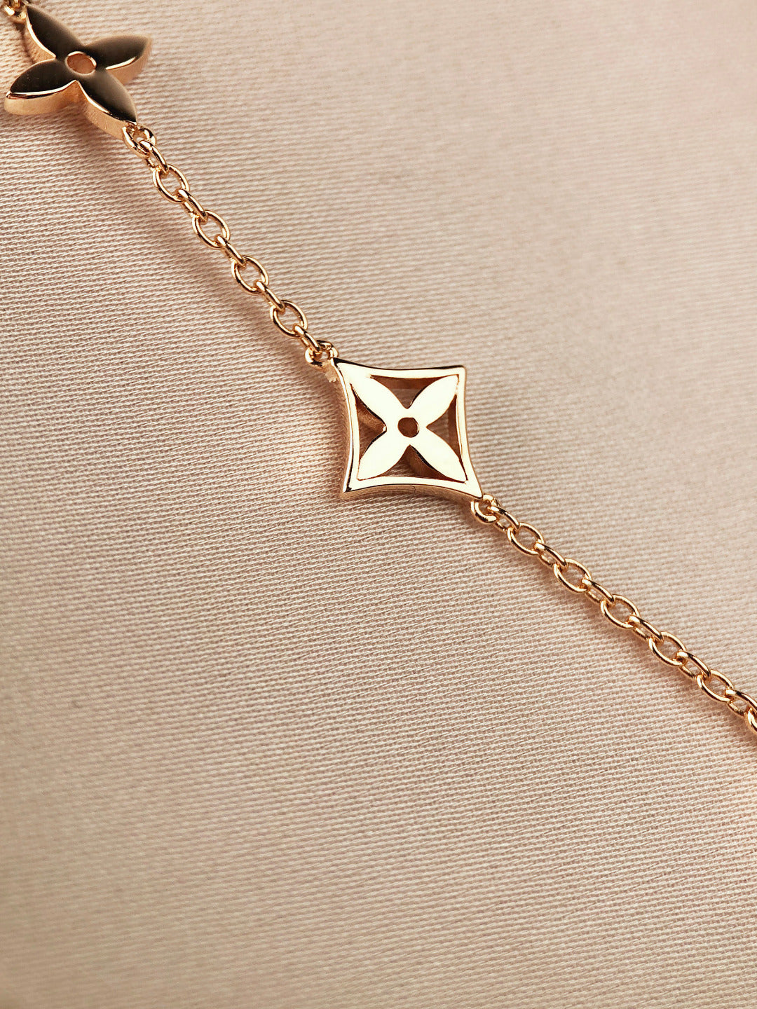 ¡®Loco¡¯STAR AND SUN 7 MOTIFS GOLD BRACELET