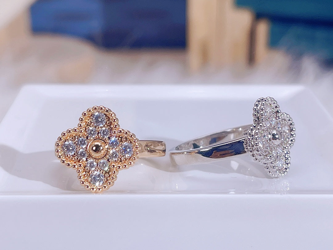 ¡®Loco¡¯CLOVER DIAMOND RING