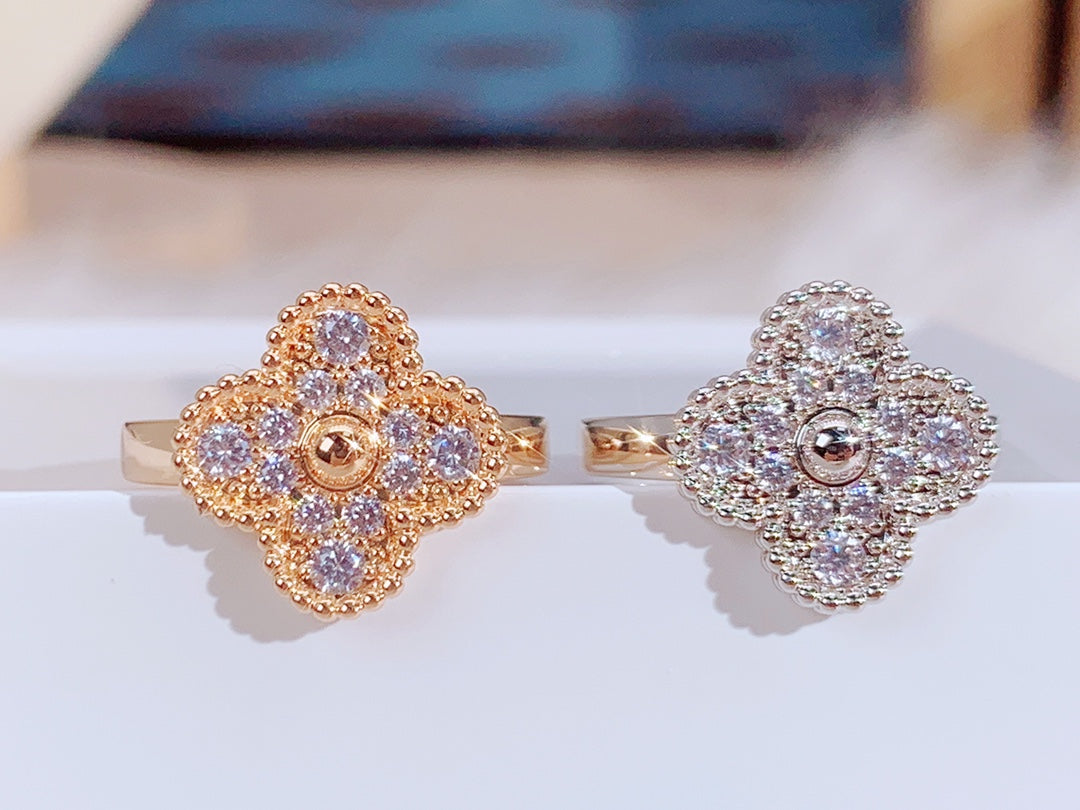 ¡®Loco¡¯CLOVER DIAMOND RING