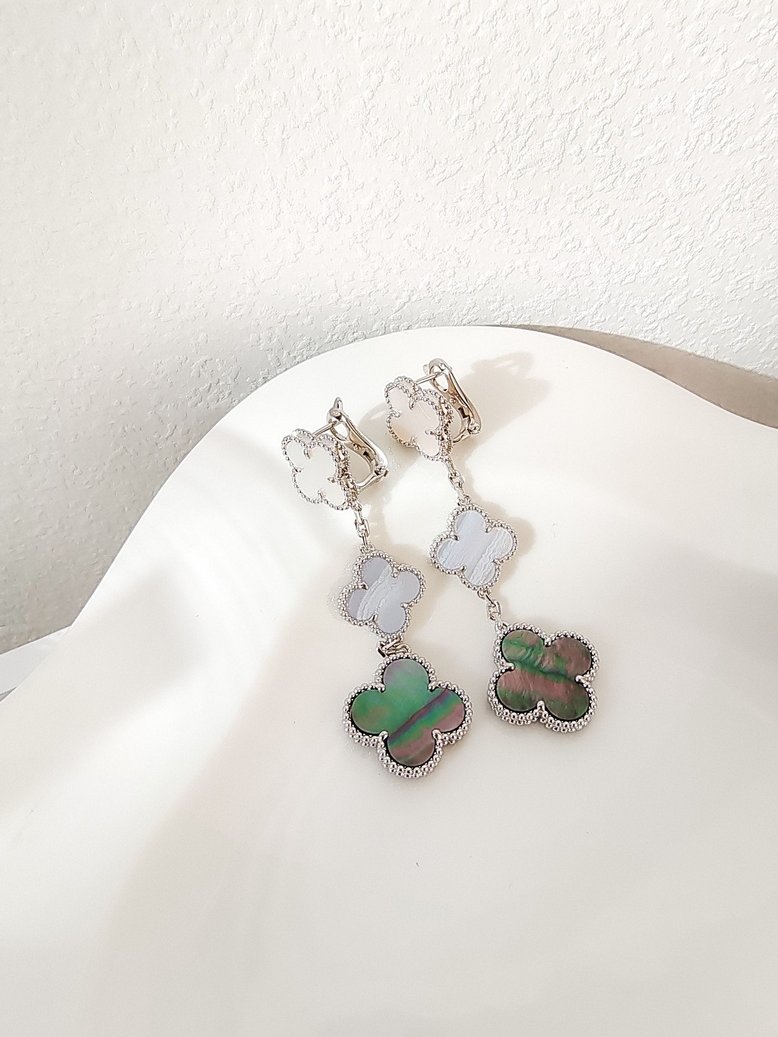 ¡®Loco¡¯CLOVER 3 MOTIFS CHALCEDONY DARK MOP SILVER EARRINGS
