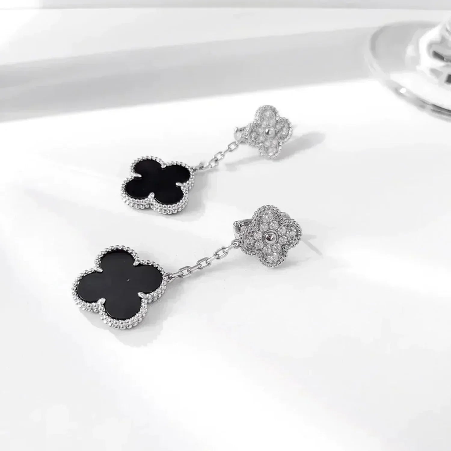 ¡®Loco¡¯CLOVER 2 MOTIFS  DIAMOND ONYX EARRINGS SILVER