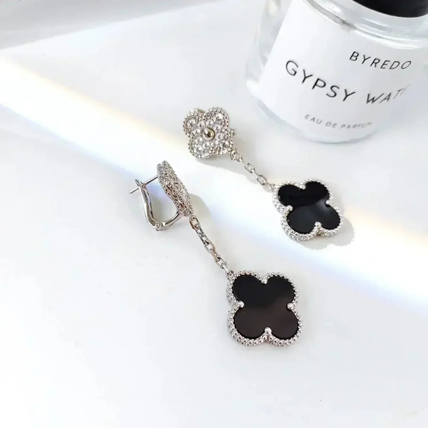 ¡®Loco¡¯CLOVER 2 MOTIFS  DIAMOND ONYX EARRINGS SILVER