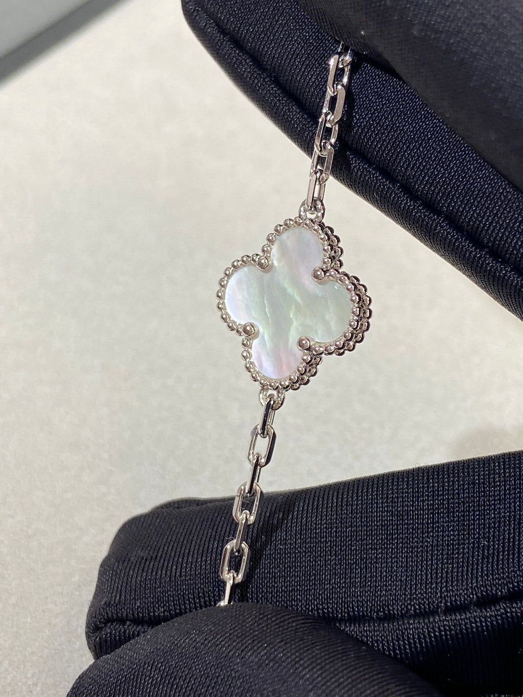 [Loco]New CLOVER WHITE PEARL MOP 5 MOTIF BRACELET COLLECTION