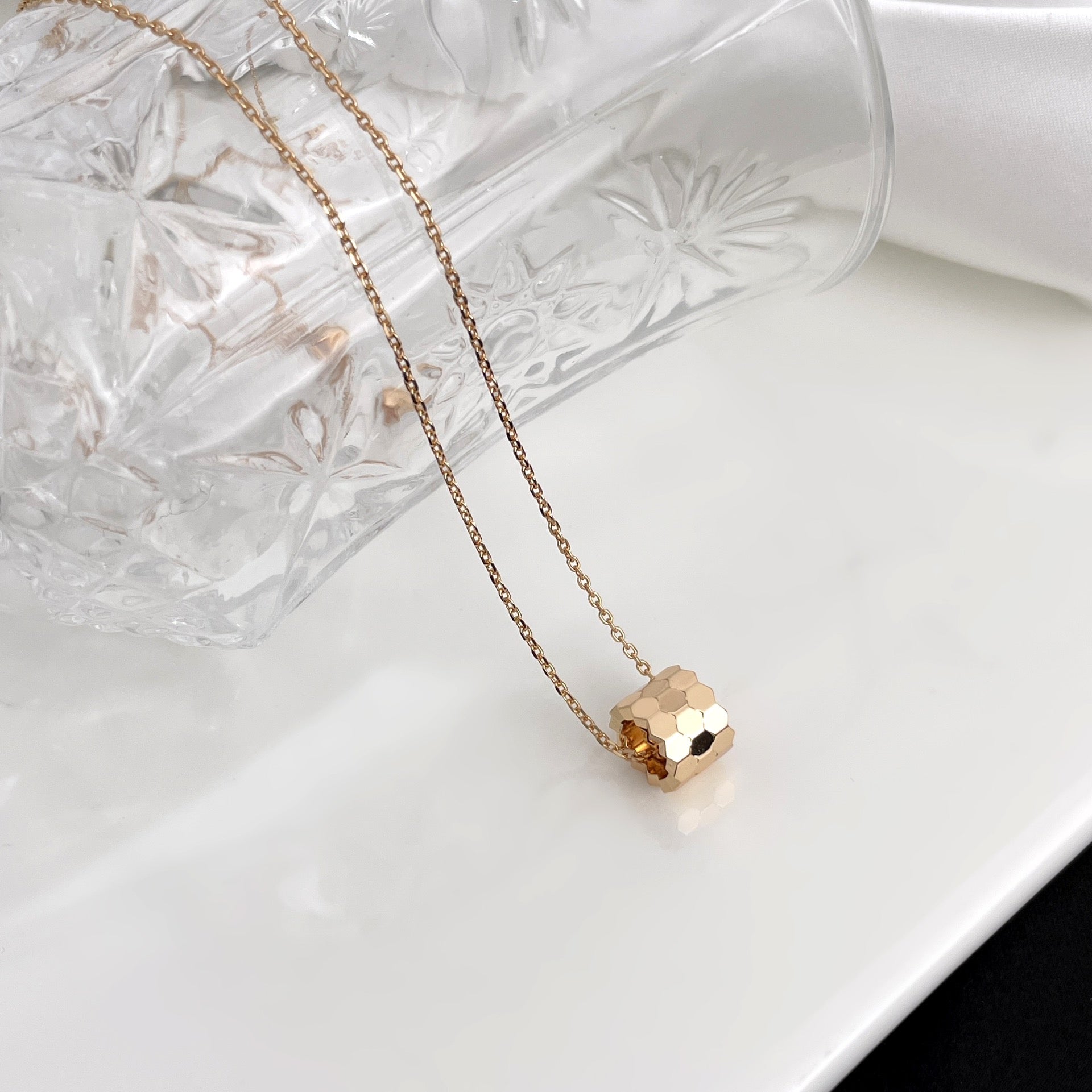 ¡®Loco¡¯BEE MINI NECKLACE