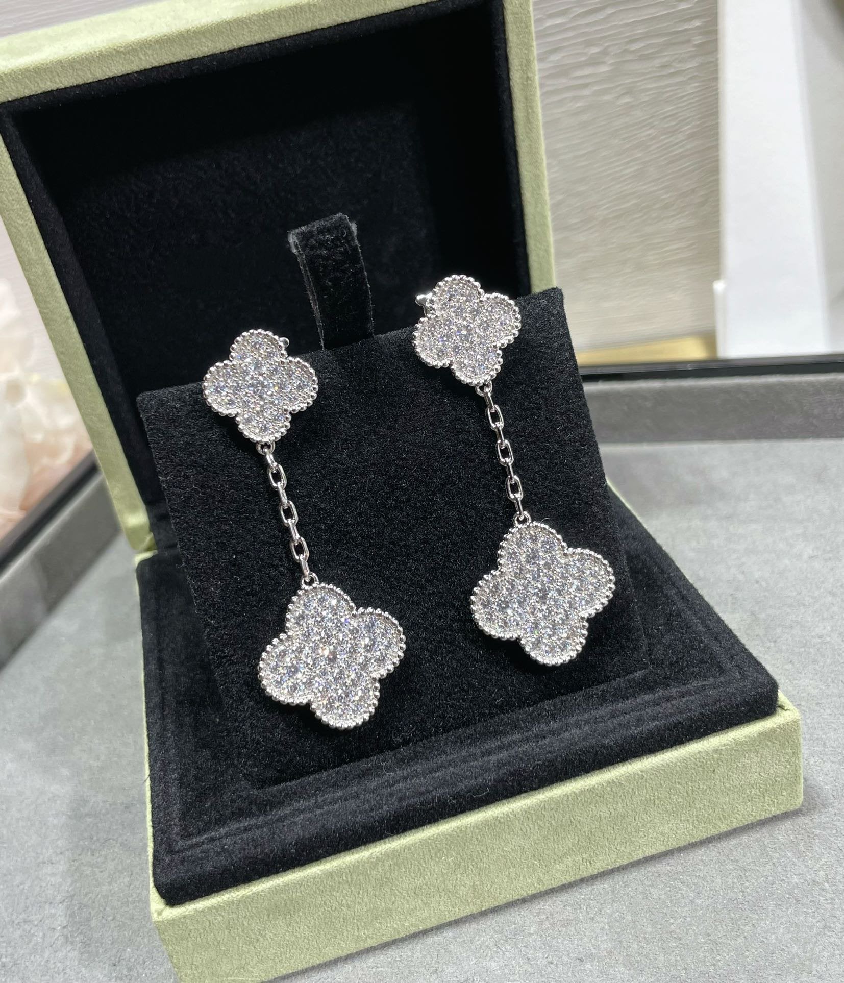¡®Loco¡¯CLOVER 2 MOTIFS DIAMOND PAVED SILVER EARRINGS