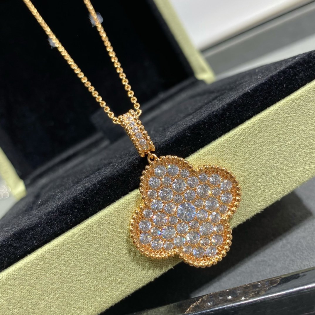 ¡®Loco¡¯CLOVER 25MM LARGE PEDANT DIAMOND PAVED LONG NECKLACE