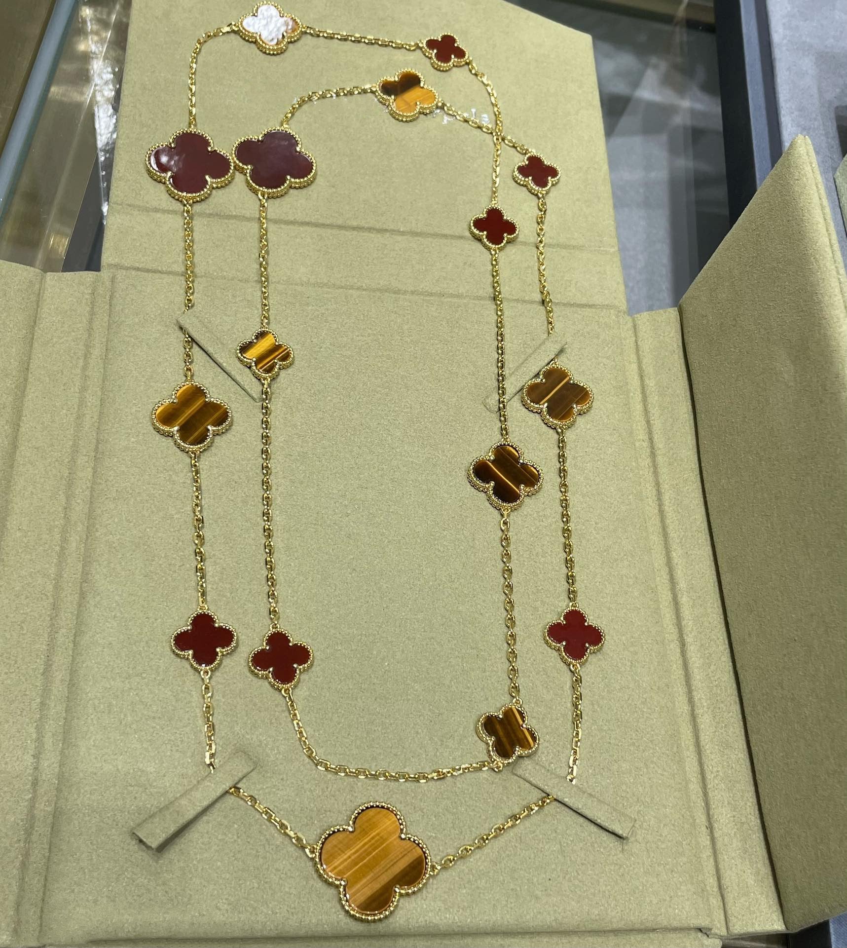 ¡®Loco¡¯CLOVER 16 MOTIF CARNELIAN TIGER EYE ROSE GOLD NECKLACE