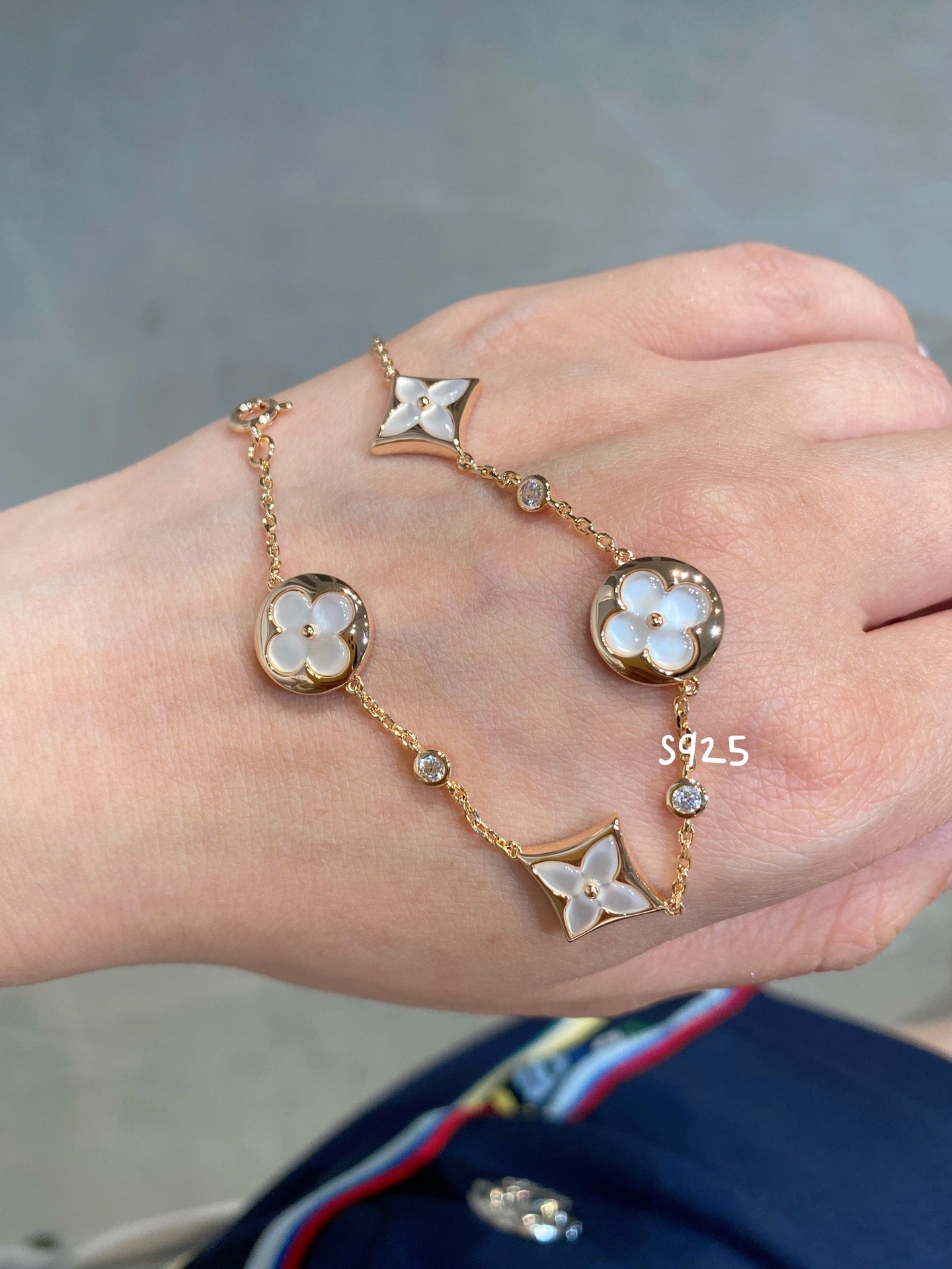 ¡®Loco¡¯STAR AND SUN 4 MOTIF WHITE MOP PINK GOLD BRACELET