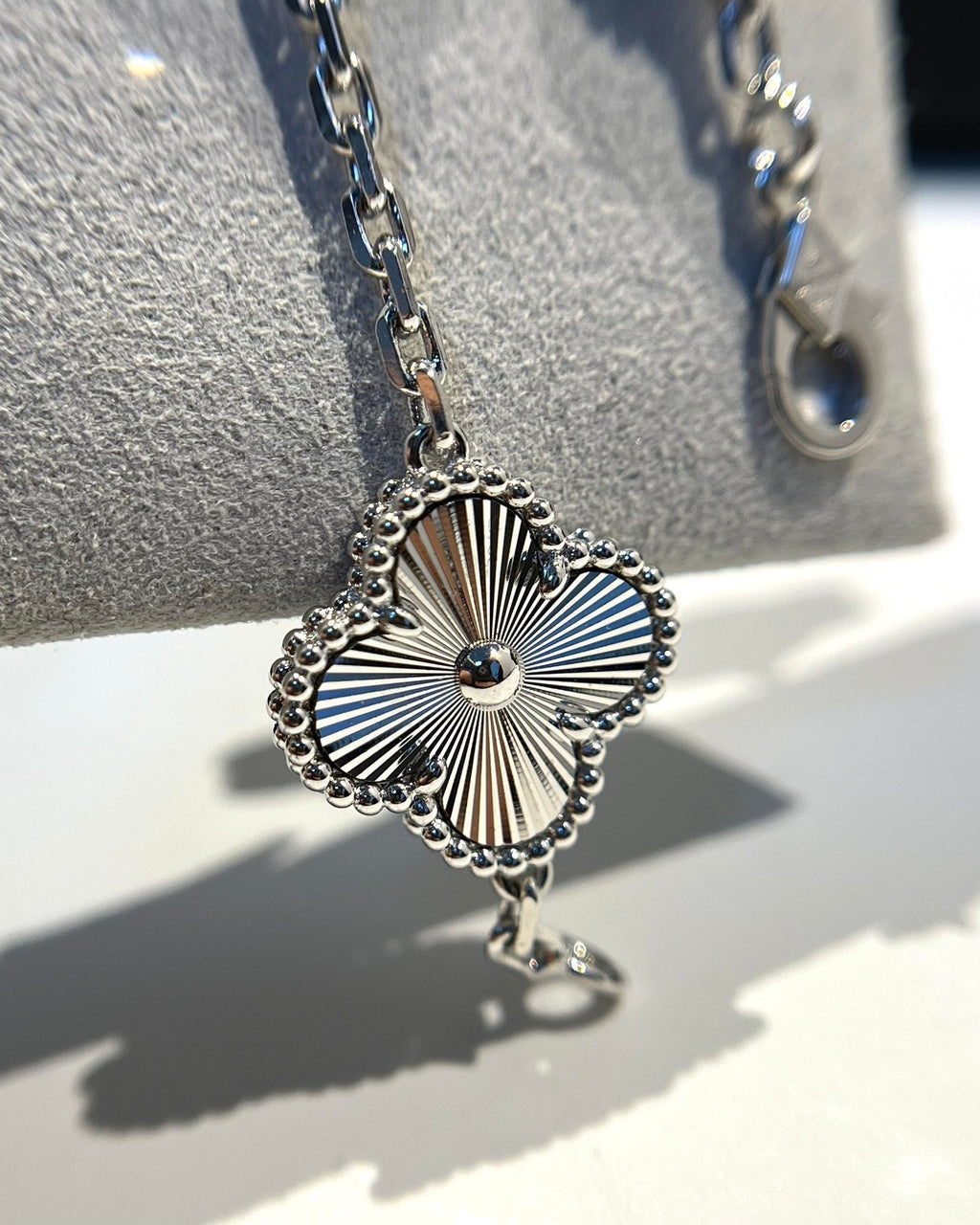 [Loco]New  CLOVER 5 MOTIF LASER BRACELET COLLECTION