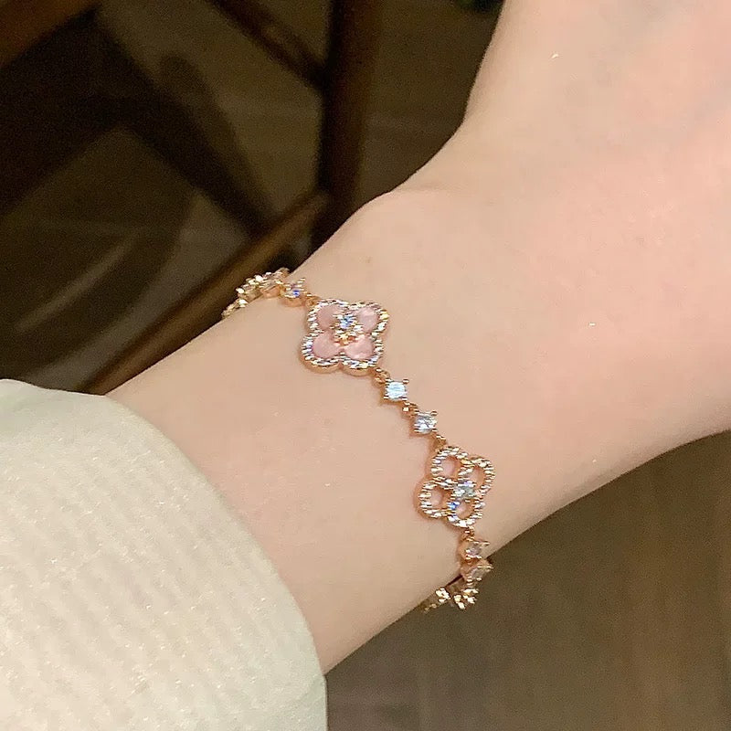 ¡®Loco¡¯CLOVER 5 MOTIF PINK BLUE RED WHITE BRACELET