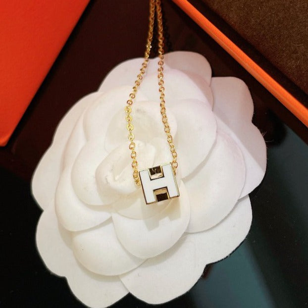 ¡®Loco¡¯H WHITE SQUARE GOLD NECKLACE