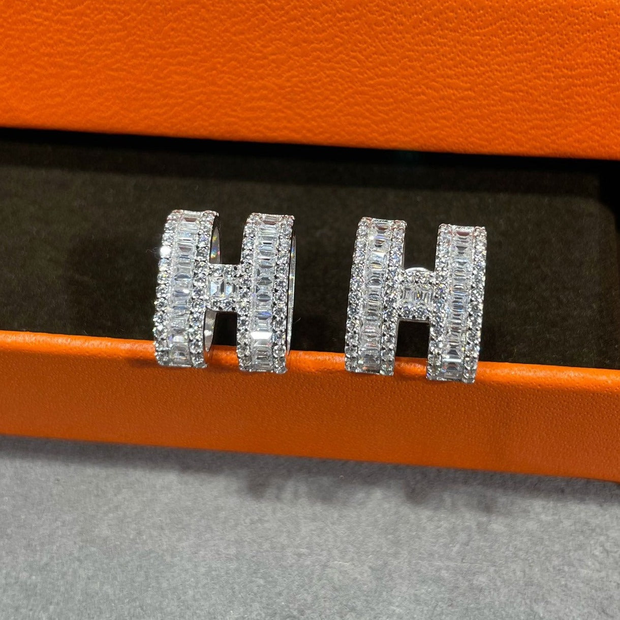 ¡®Loco¡¯H STUD EARRINGS WITH SILVER DIAMONDS