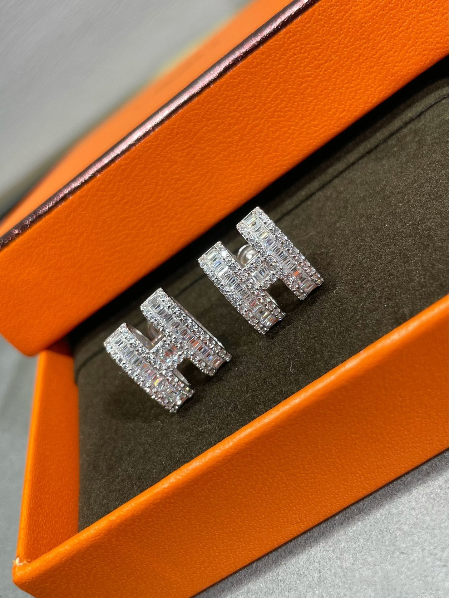 ¡®Loco¡¯H STUD EARRINGS WITH SILVER DIAMONDS